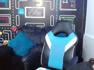 lucy-harris's CamSoda show and profile