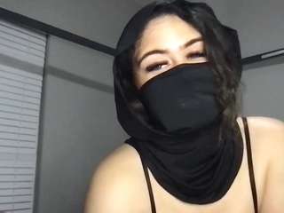 Live webcam model honeysuckles2 on Soda Cams
