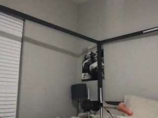 Live webcam model honeysuckles2 on Soda Cams