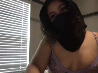 Live webcam model honeysuckles2 on Soda Cams