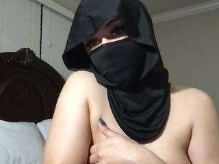 le modèle honeysuckles2 est en webcam porno dans un show sur le site camsoda, il possède les tags suivants: athletic,cock rating,toys,skinny,sex toys,ride torso,nipple piercings,lovense,hazel eyes,full nudity,foot fetish,facial piercings,drinking,domination,dildo or vibrator,brown hair,curvy,hd,small tits