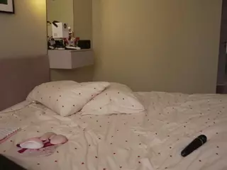 mia-cloudy's Live Sex Cam Show
