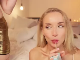 mia-cloudy's Live Sex Cam Show