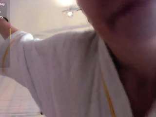 jade-heartt's CamSoda show and profile