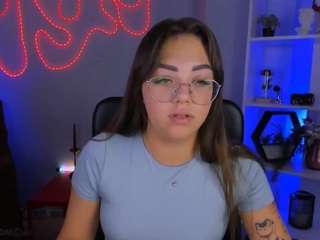 kiki-swan live on CamSoda