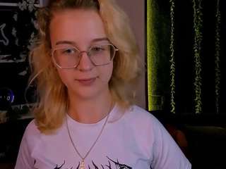 kiki-swan