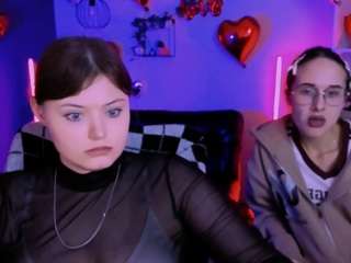 mona-cloud's CamSoda show and profile