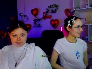 mona-cloud's CamSoda show and profile