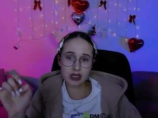 mona-cloud's CamSoda show and profile