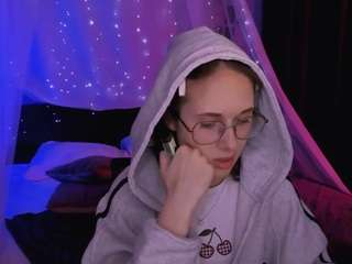 Live cam show with mona-cloud