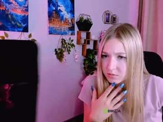 mona-cloud live webcam show