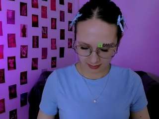 mona-cloud live webcam show