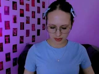 mona-cloud live webcam show