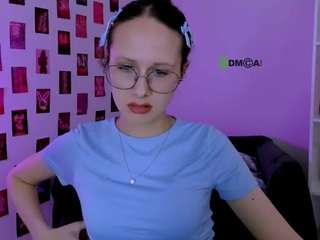 mona-cloud live webcam show