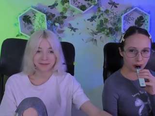 mona-cloud live webcam show