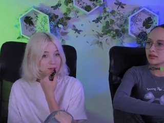 mona-cloud live webcam show
