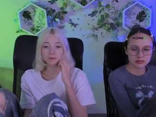mona-cloud live webcam show