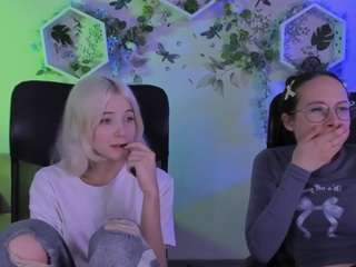 mona-cloud live webcam show