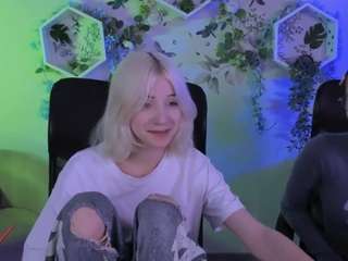 mona-cloud live webcam show