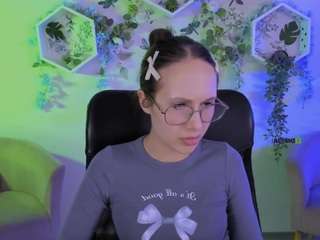 mona-cloud live webcam show
