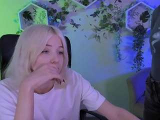 mona-cloud live webcam show