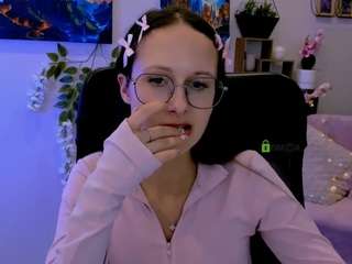 mona-cloud live webcam show