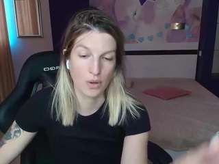 EmilyWalkers live webcam show