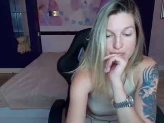 emilywalkers webcam model