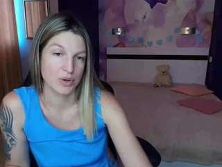 Live cam show with EmilyWalkers