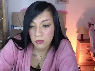 Maju-Evans's Live Sex Cam Show