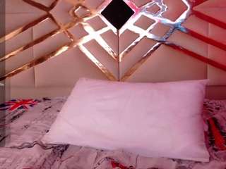 playfulcurvyy Live Webcam on CamSoda