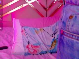 playfulcurvyy webcam model