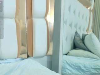 playfulcurvyy's CamSoda show and profile