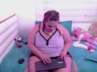 Ten model jest teraz na żywo. scarlettbooty