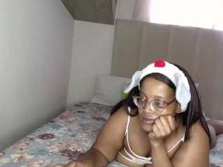 sweetheartcocomellow... webcam