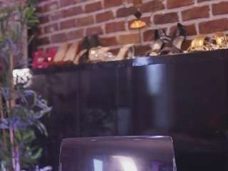 Live cam show with HelenCeccile