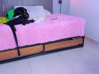  stephany-summer chat room