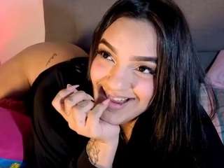 xvarelylegalx webcam