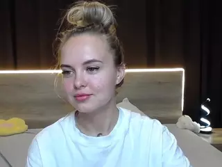 KhaleesiMoon's Live Sex Cam Show