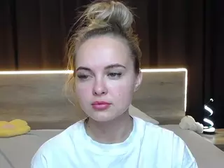 KhaleesiMoon's Live Sex Cam Show