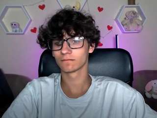 den-rich Live Webcam on CamSoda