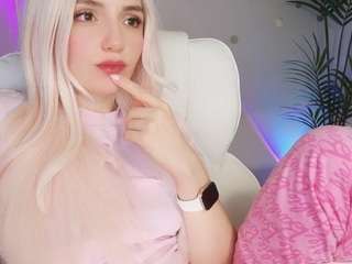 kris-kiskis's CamSoda show and profile