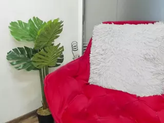 sarabuzz's Live Sex Cam Show