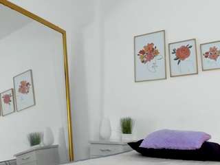 alana-111 Live Webcam on CamSoda