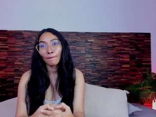 Lucy Liiu live webcam show