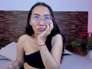 Lucy Liiu live cam preview