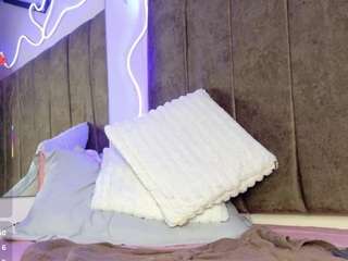 natashaa-black camsoda