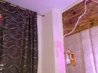 natashaa-black webcam