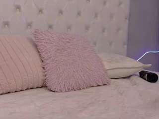 natashaa-black webcam