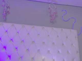 natashaa-black webcam